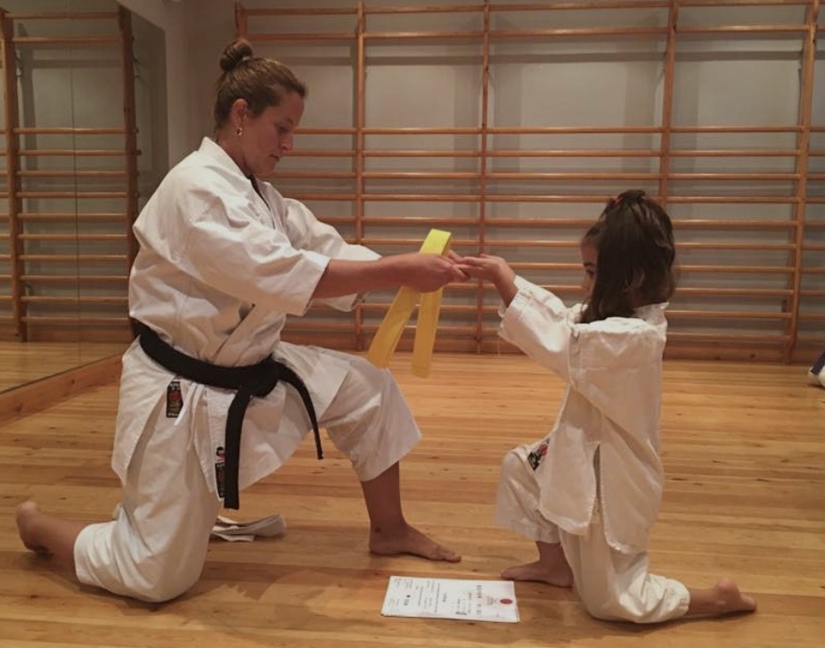Daniela Erminy — Gürtelverleihung an junge Karateka